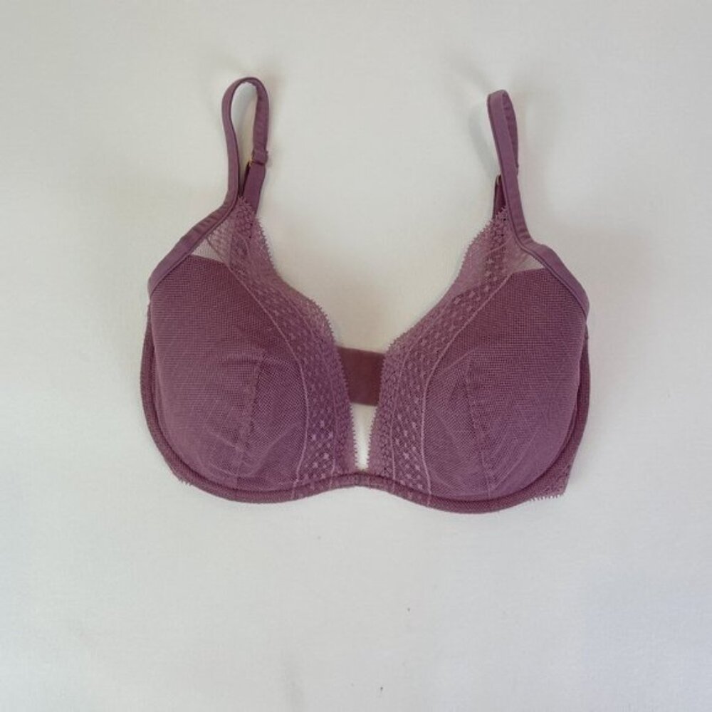NWOT Victoria's Secret Bra 32DDD Incredible by Victoria's Secret Plunge Lace